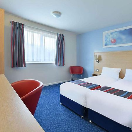 Travelodge Базілдон Номер фото