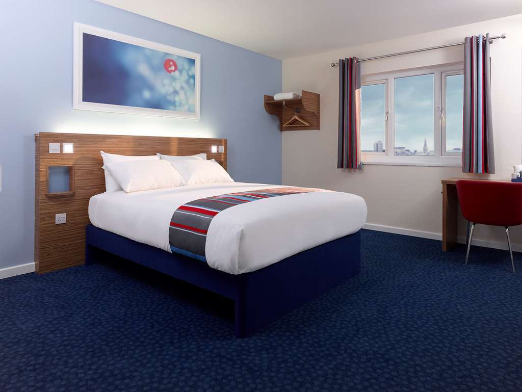 Travelodge Базілдон Номер фото