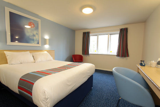Travelodge Базілдон Номер фото