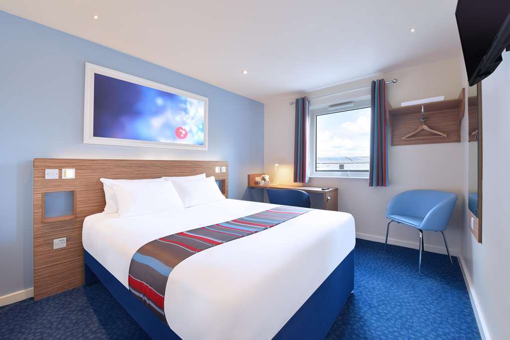 Travelodge Базілдон Номер фото